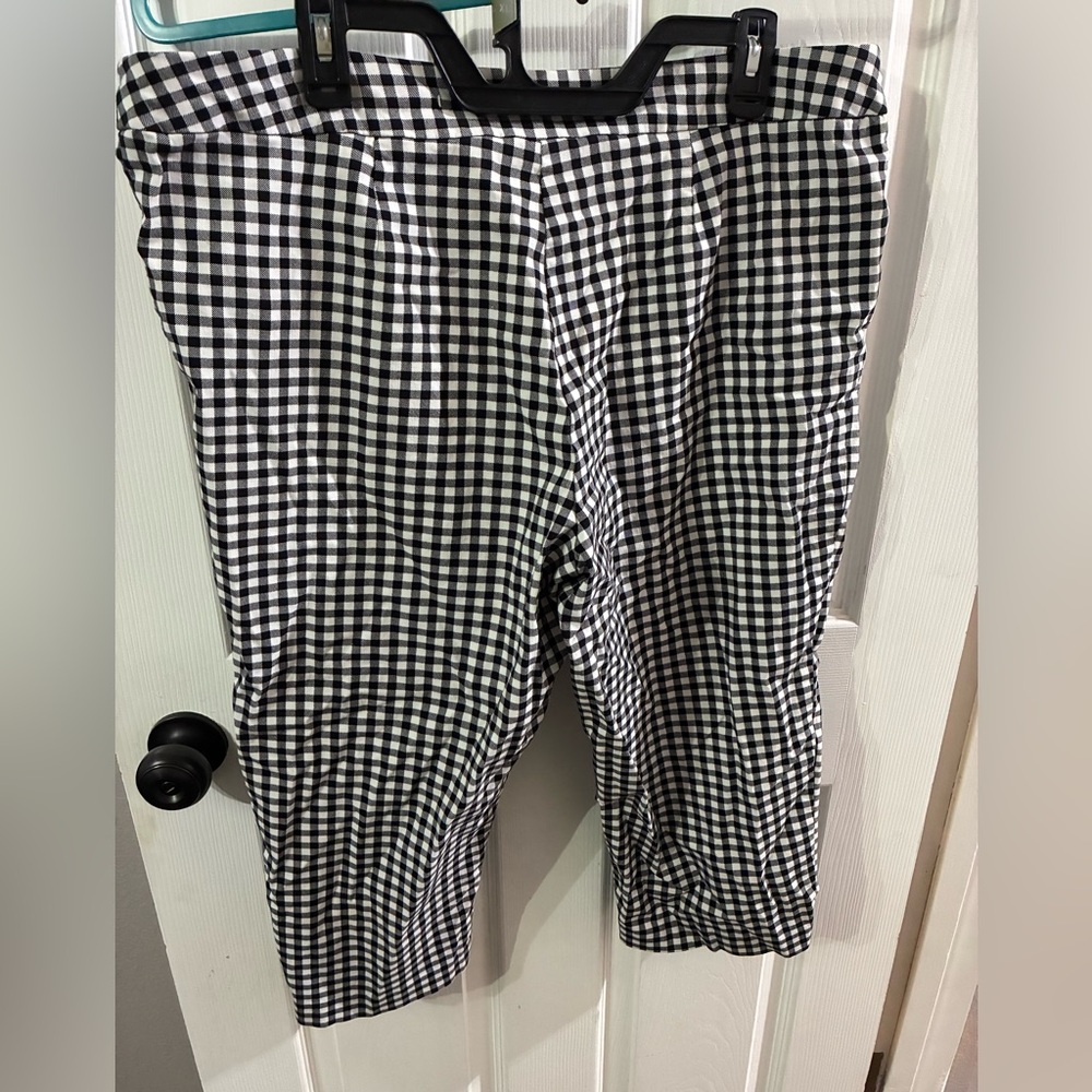 Women’s XXL Pull On Checkered Capris - Picture 5 of 6